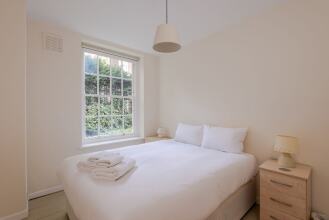 Charming 1BR Home by River Thames, Fits 3, фото 4