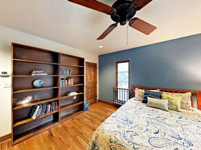 Charming 3BR w/ Balcony & Fire Pit, фото 25 Charming 3BR w/ Balcony & Fire Pit, фото 25