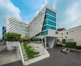 LiT BANGKOK Hotel - SHA Extra Plus