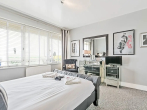 Deco Seafront - Seafront Apartment, фото 6