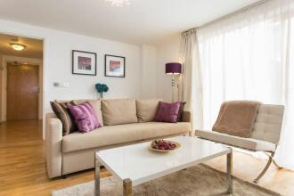 Luxury 1 Bed Apartment With Balcony In Greenwich, фото 12