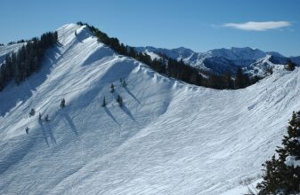 Downtown W/ Views - Walk To Lifts! 1 Bedroom Condo