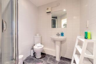 Modern 2 Bedroom Apartment Near Manchester Piccadilly, фото 9