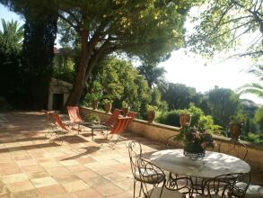 Elegant 18th Century Villa in Cannes With Private Pool and Seaview, фото 3