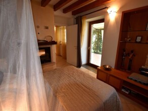 Classy Villa in Pisogne With Garden, Bbq, Pool, Sun-loungers, фото 8