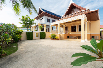 Spacious 3BR Family Villa with Private Pool Villa