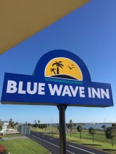 Blue Wave Inn