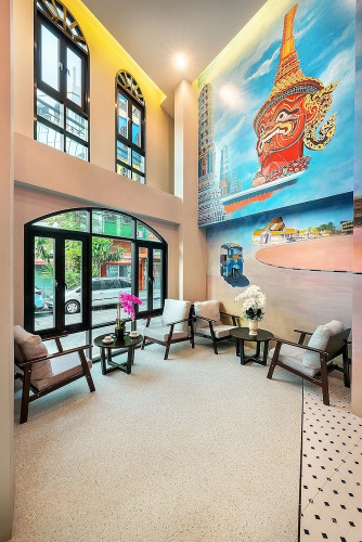 Phra Nakhon Poshtel