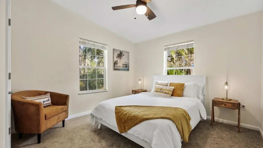 The Oak Hideaway Pet Friendly 3bd! — фото 2