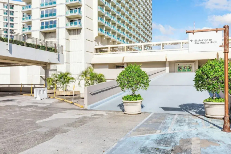 Castle at Ala Moana Hotel