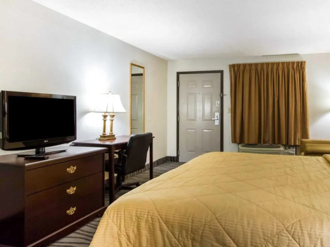 Executive Inn & Suites — фото 4