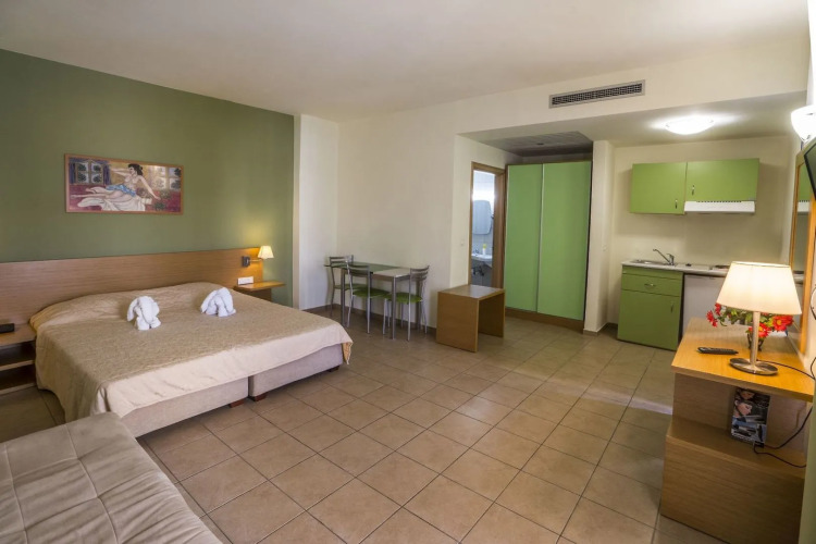 Athina Beach Hotel — фото 4