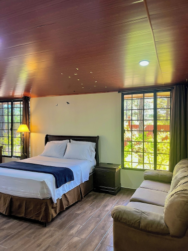 Pine Scape Lodge | Jacuzzi | BBQ | Pool | Mango Hosting — фото 2