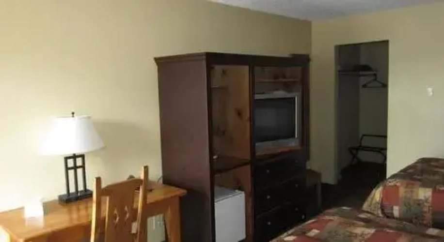 The Pinecone Inn & Suites — фото 5