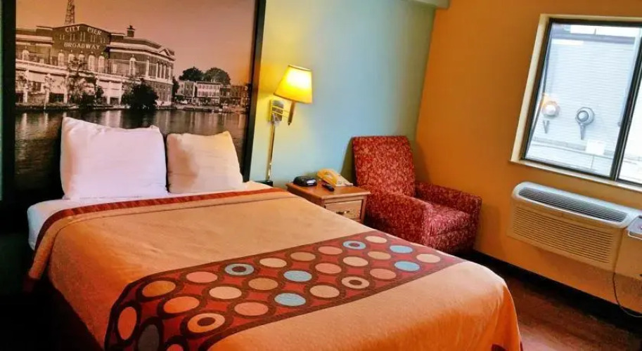 Super 8 Motel - Baltimore Essex Area