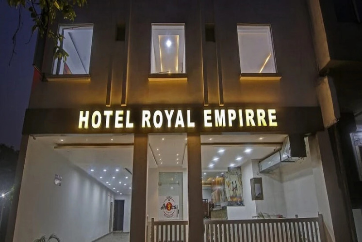 Hotel Royal Empire Near PEC-PGI-PU-Sukhna Lake-Rock Garden-Rose Garden Chandigarh