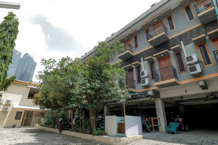 RedDoorz Plus near Ciputra World Kuningan 2