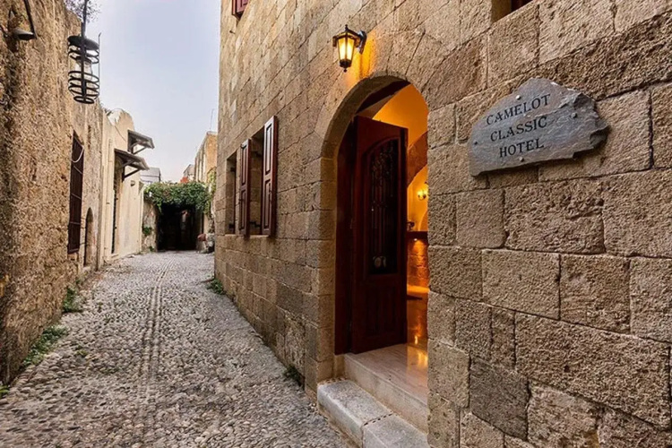 Camelot Traditional & Classic Hotel