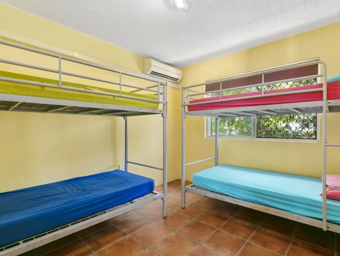 Dolphins Beach House - Hostel — фото 2
