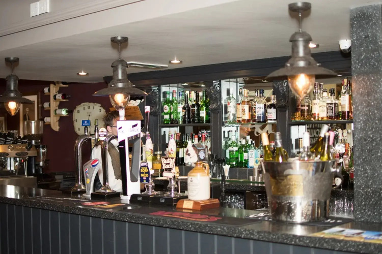 The Dewdrop Inn — фото 4