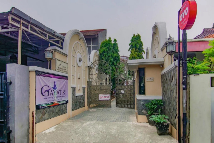 Hotel O Gayatri Residence