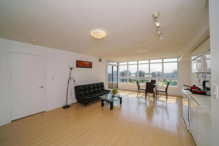 Spacious 2 Br condo by CN Tower — фото 2