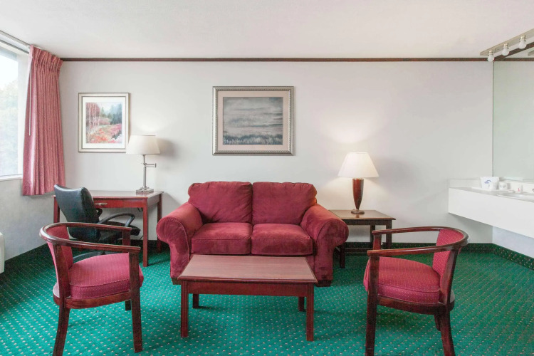 Schenectady Inn & Suites — фото 3