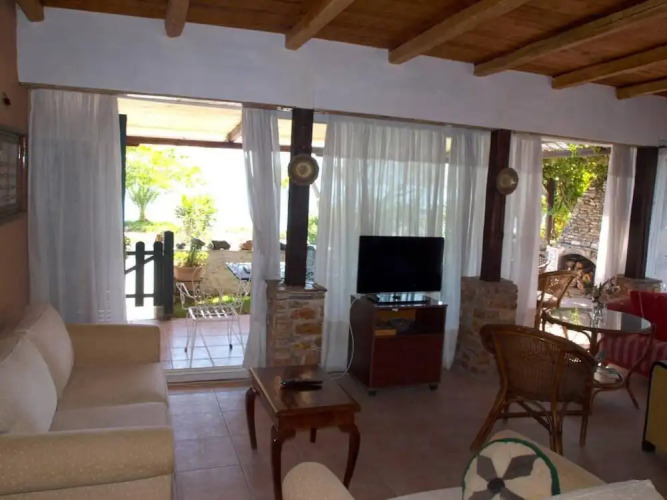 Alonaki Seafront Cottage — фото 2