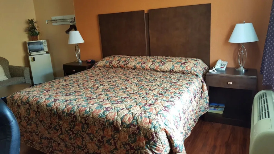 Camelot Inn — фото 2