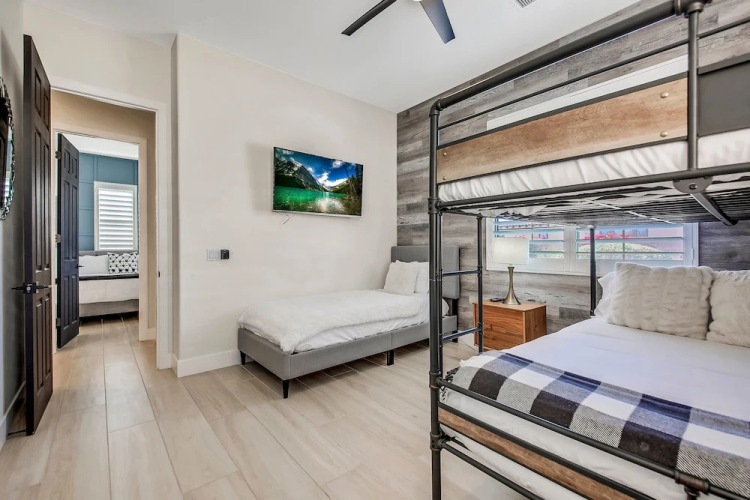 Wanderlust: Pool/spa, Waterslide, Firepit, Game Rm — фото 3