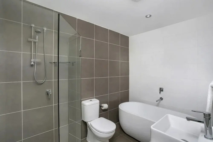 Bright Open Plan Spacious Two Bdr Apt - SL001 — фото 4