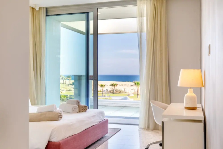 Tranquility Beachfront Villa — фото 4