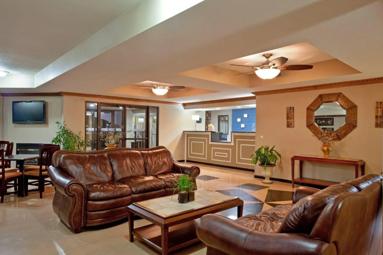 Holiday Inn Express & Suites Three Rivers by IHG