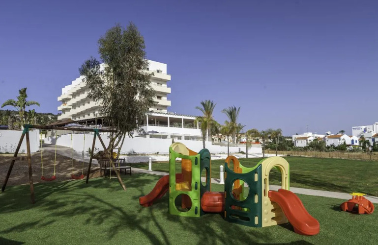 Iris Beach Hotel — фото 4