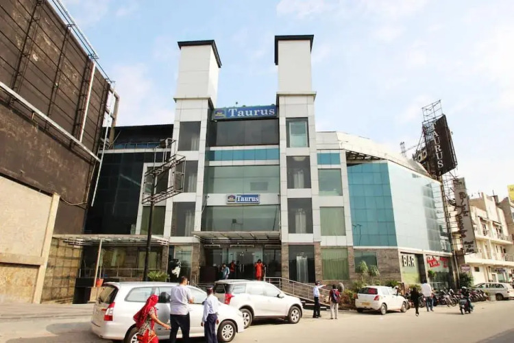 Taurus Sarovar Portico - A Sarovar Hotel