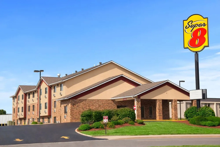 Super 8 Collinsville St. Louis