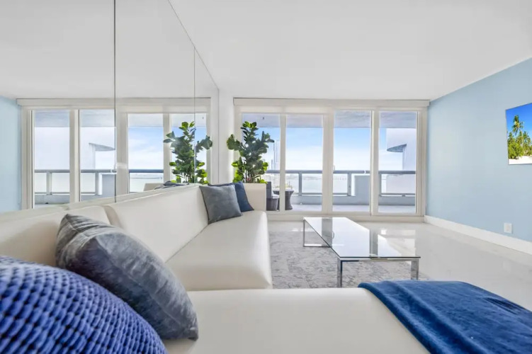 Spacious One Bedroom Centrally Located — фото 3