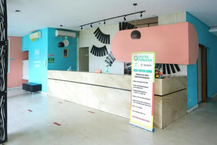 Super Oyo Townhouse Oak Hotel Fiducia Pondok Gede