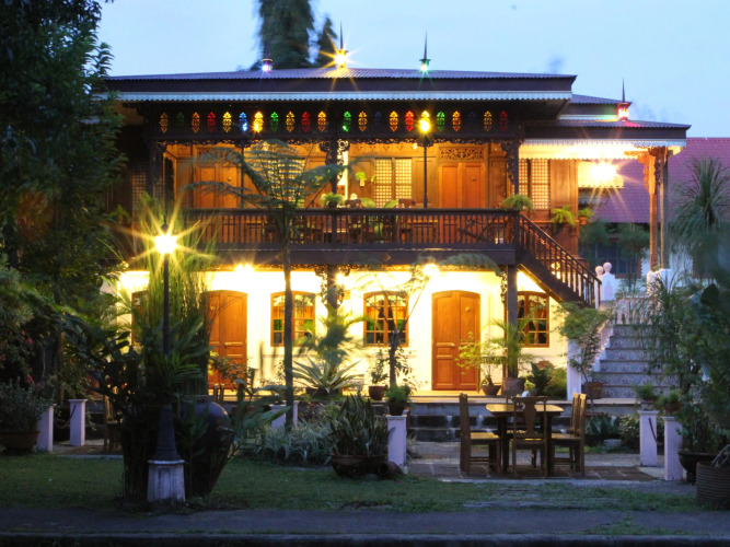 Sulyap Bed & Breakfast – Casa de Alitagtag Boutique Hotel