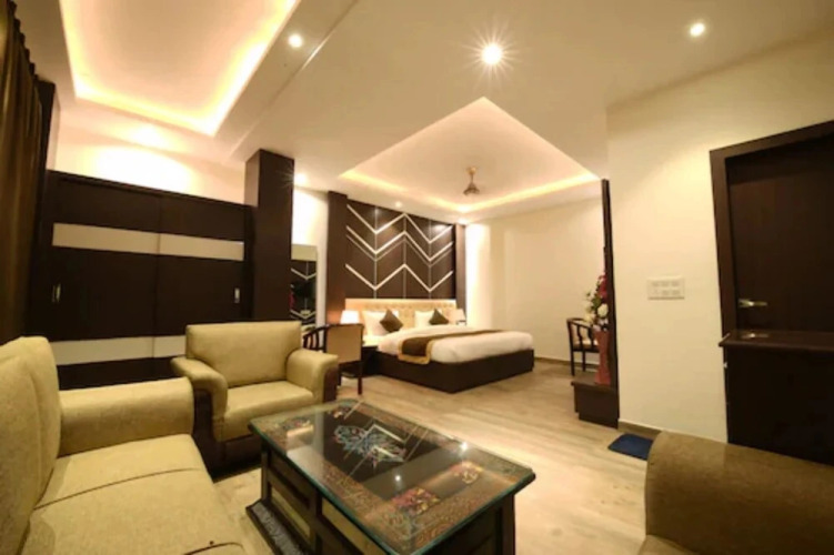 V Grand Bareilly by Goroomgo — фото 4