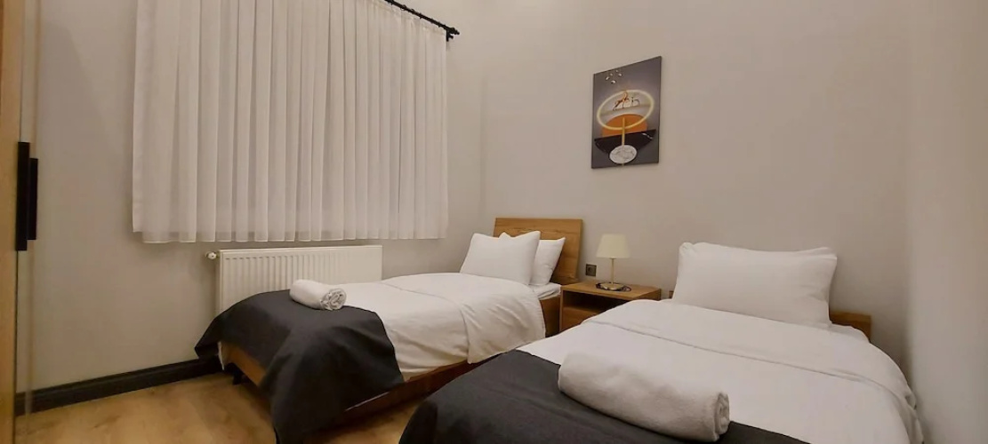Professionally Maintained Spacious New Suites 2-4 — фото 5