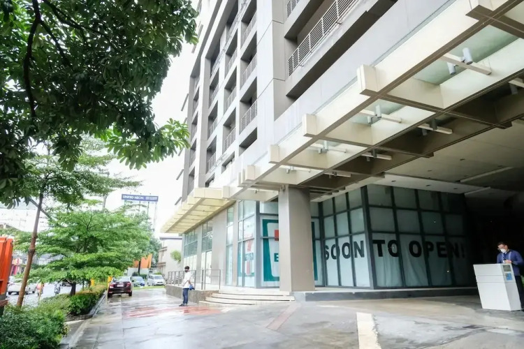 Studio Condo at Horizons 101