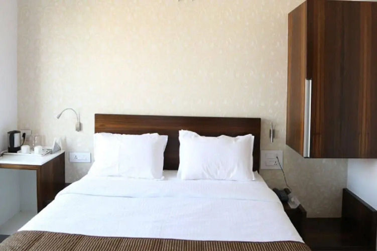 Hotel Sri Sri Executive Lodging — фото 2