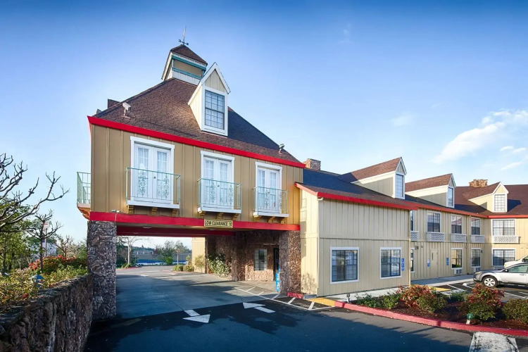 Red Lion Inn & Suites Auburn