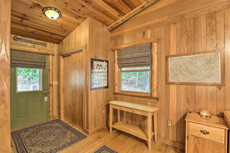 Fletcher Cabin: Wraparound Deck & Pond Access — фото 4