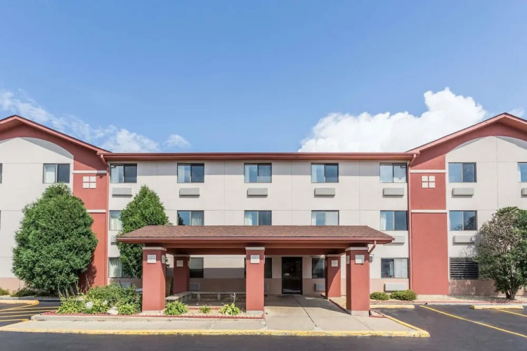 Super 8 St. Charles