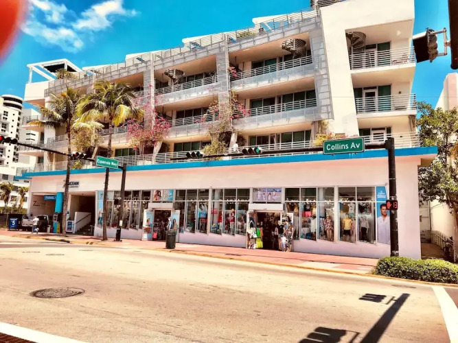 De Soleil Hotel on Ocean Drive