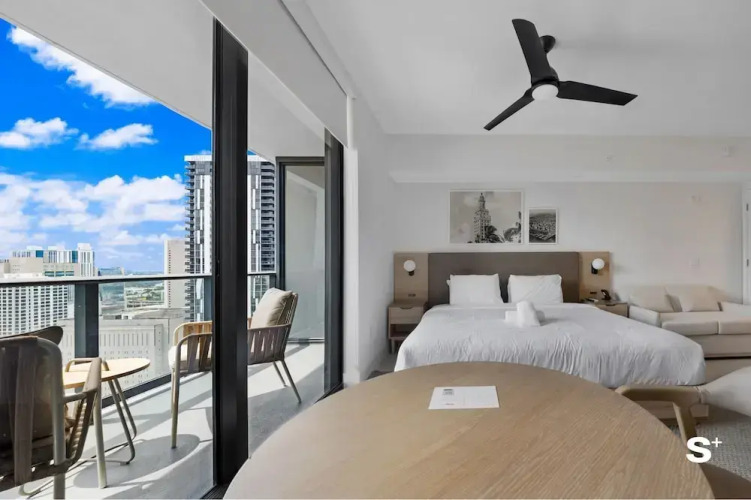Skyline Chic Downtown Studio Getaway — фото 5