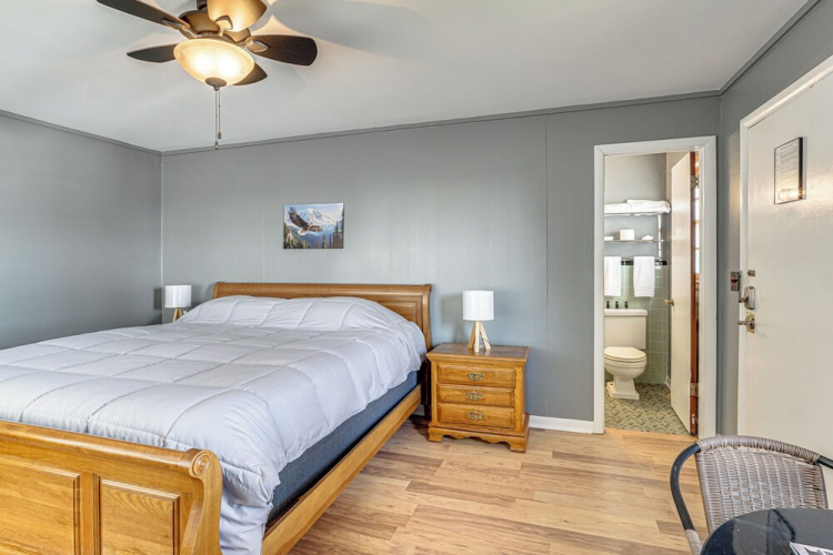Unit 8: Explore the Strip! Studio w/ Pool Access — фото 2