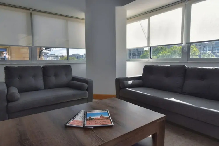2 Bedroom Central Spacious With Sea Views — фото 5